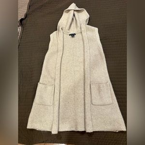 TAHARI Sleeveless Beige Cardigan